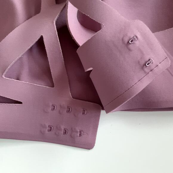 Lululemon Lazer Focused Sports Bra Womens 10 B/C Strappy Back Molded Cups Purple - Picture 6 of 7